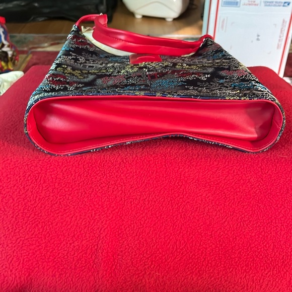 Elegant Floral Tote Bag with Red Straps - Picture 8 of 9